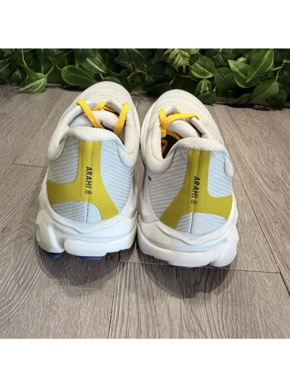 Hoka One One Arahi 8 Men's Size 10.5 D Stardust Cosmic Grey Yellow 1168690 SSTC